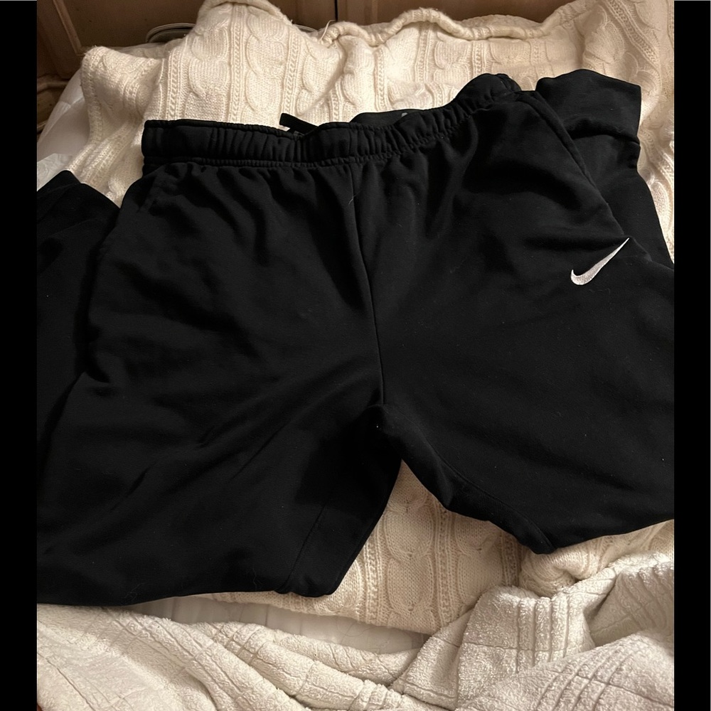 Nike dri fit sweatpants in the color black size large